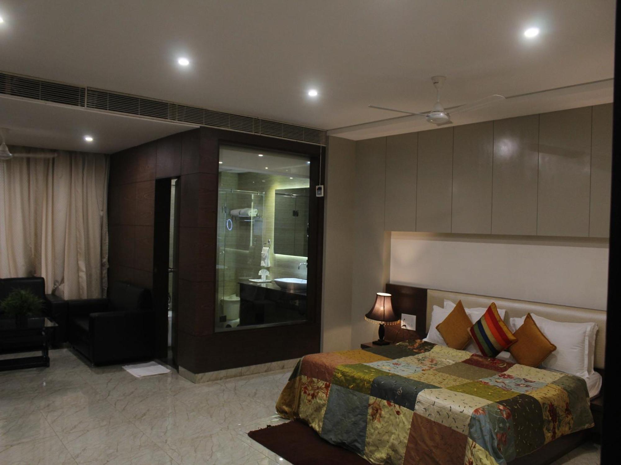 เซเว่น สกาย คล้าร์ก เอ็กโซติกา Hotel ภุช ภายนอก รูปภาพ